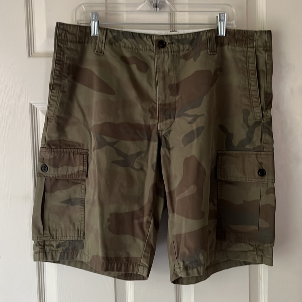 Men’s Green Camo Cargo Shorts